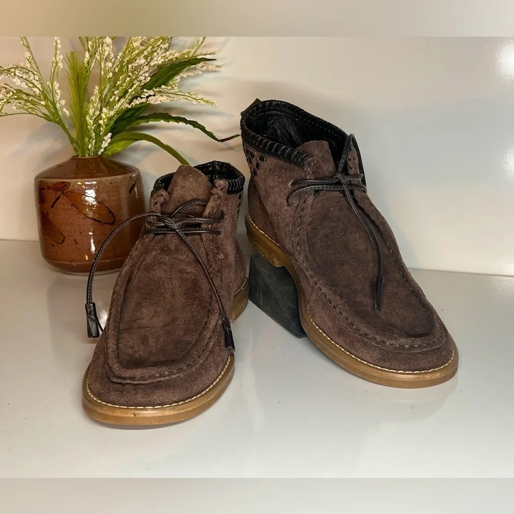 JACK ROGERS‎ Brown whipstitch suede lace up chukka boots size 9.